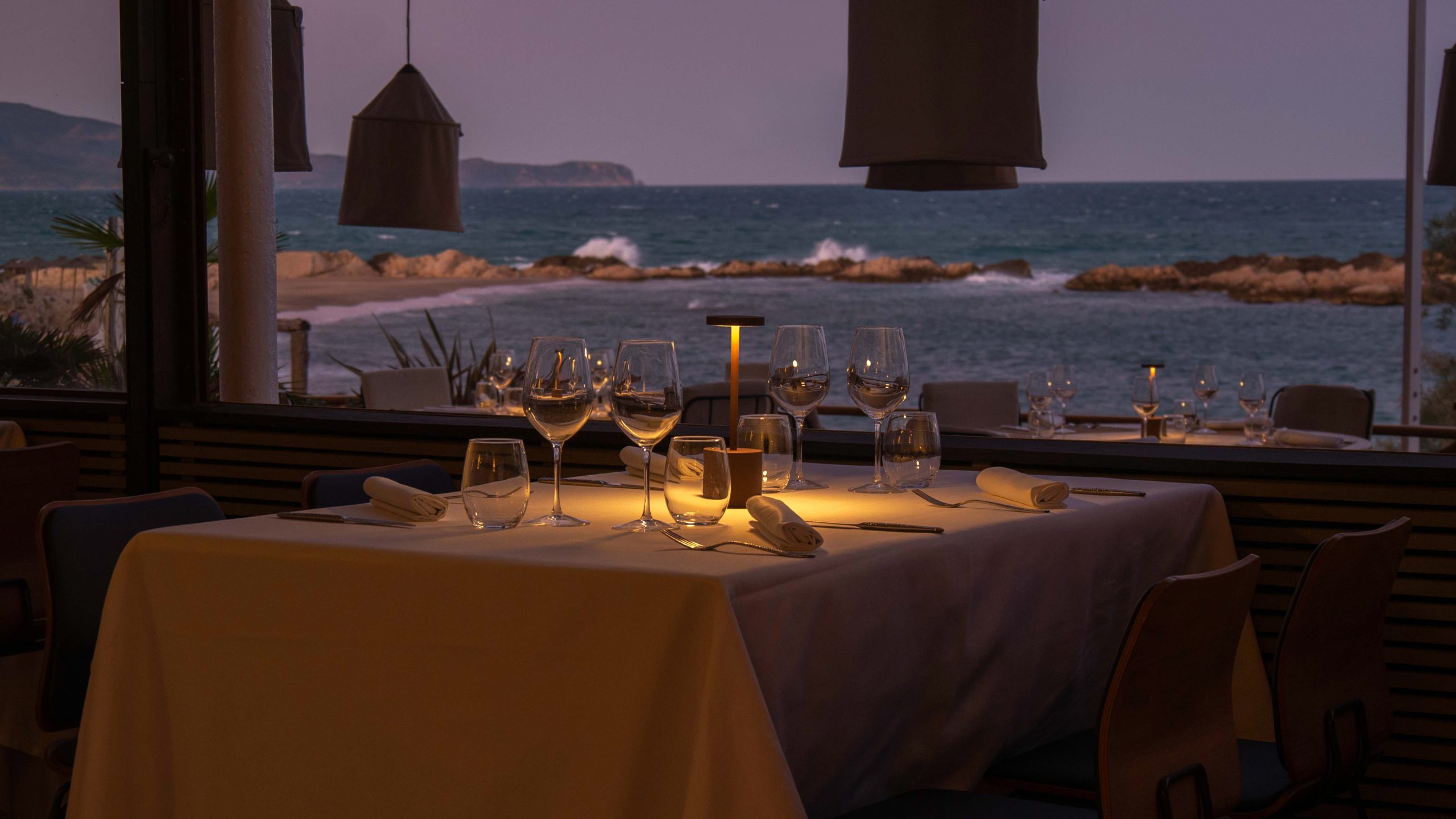 2024_09_15_Hostal_Empuries_Restaurant_Villa_Teresita_Nit_Baja_06_opcio 2
