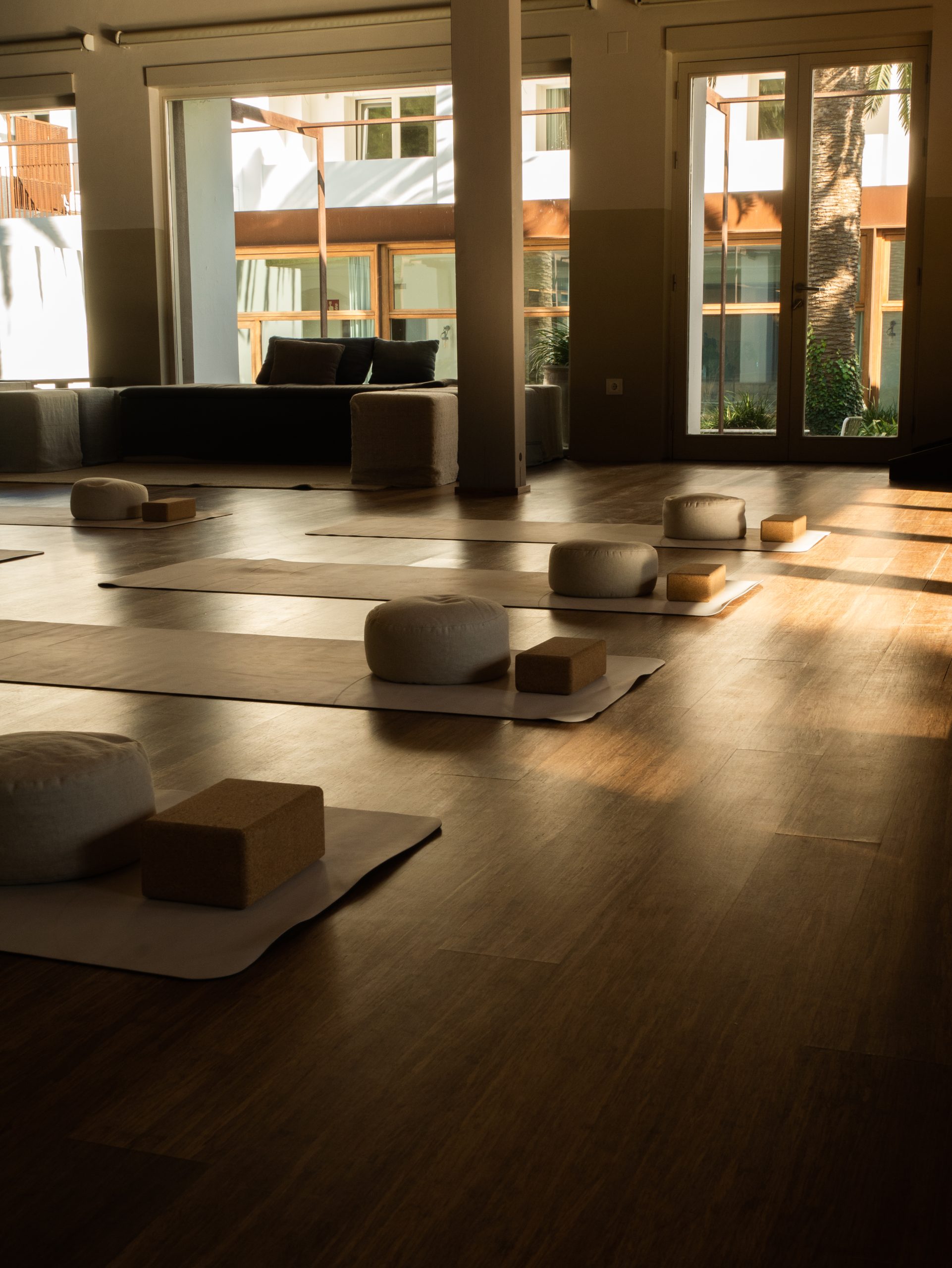 2024_11_Hostal_Empuries_Sala_Pinars_Yoga_Lumix_025 (1)